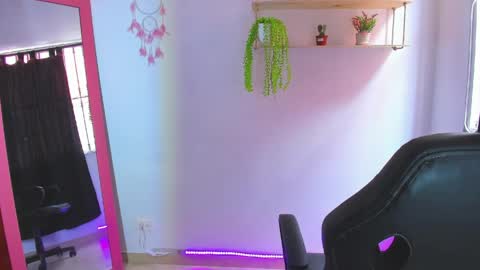giaaaa   online show from May 2026 06:02:02 PM