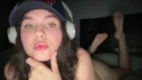 Snapshot of gia_is_horny chatting on December 2024 04:54:02 AM The Queen of Squirt online show from December 2024 04:54:02 AM