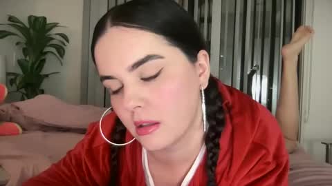 Snapshot of gia_is_horny chatting on January 2025 05:05:01 AM The Queen of Squirt online show from January 2025 05:05:01 AM