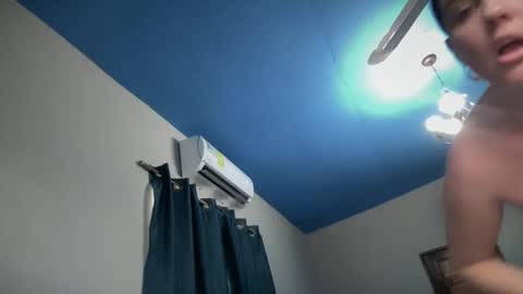 Snapshot of gia_is_horny chatting on February 2025 06:34:02 PM The Queen of Squirt online show from February 2025 06:34:02 PM