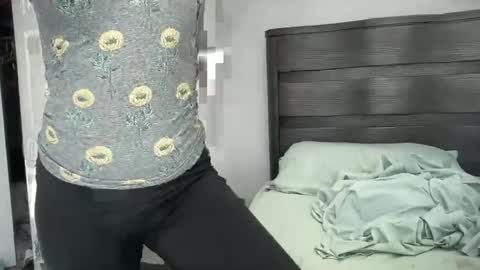 Snapshot of gia_is_horny chatting on February 2025 09:46:01 PM The Queen of Squirt online show from February 2025 09:46:01 PM