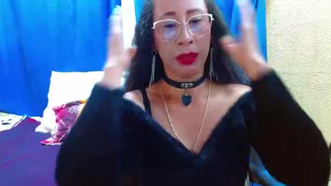 Gia  online show from June 2026 10:25:01 PM