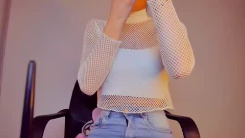 GIA WHITE Independet  online show from October 2025 04:45:01 AM