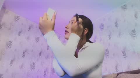 Snapshot of giaa_ross chatting on November 2025 01:00:01 PM Gia online show from November 2025 01:00:01 PM