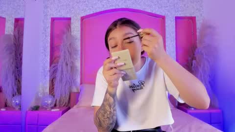 Snapshot of giaa_ross chatting on November 2025 01:22:01 PM Gia online show from November 2025 01:22:01 PM