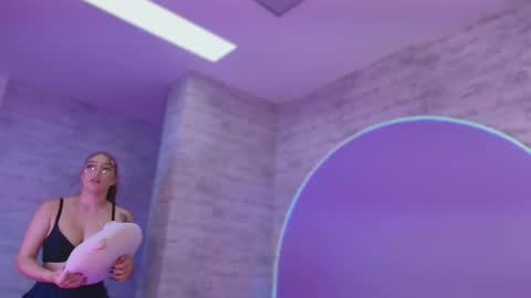 Gia online show from February 2026 07:42:02 PM