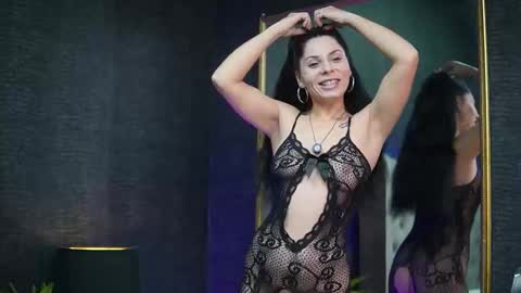 Snapshot of giaeasyice chatting on November 2025 08:42:01 PM Gia online show from November 2025 08:42:01 PM