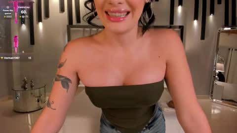 Snapshot of giaferrera_ chatting on December 2025 11:37:01 AM Gia Ferrera online show from December 2025 11:37:01 AM