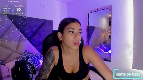 Snapshot of giafu chatting on October 2025 12:05:02 PM Gia online show from October 2025 12:05:02 PM