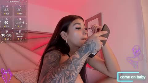 Gia  online show from November 2025 05:37:01 PM