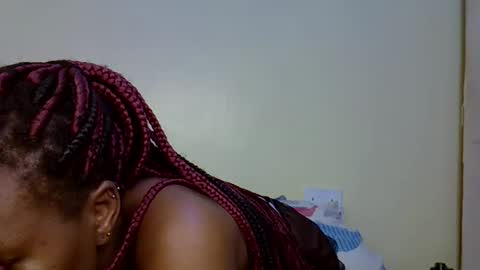 Snapshot of gianna_012 chatting on November 2025 06:02:01 AM ENNY online show from November 2025 06:02:01 AM