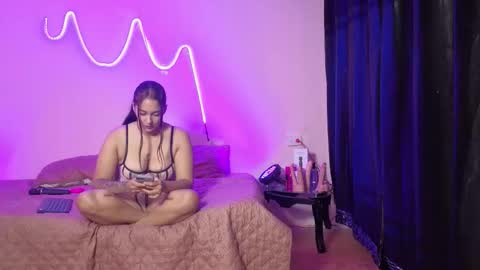 Giana Roberts online show from February 2026 12:37:02 PM