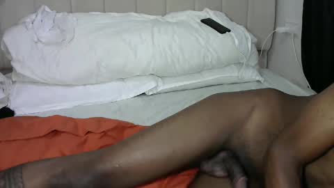 Snapshot of giant_couples chatting on November 2025 06:03:02 AM giant_couples online show from November 2025 06:03:02 AM