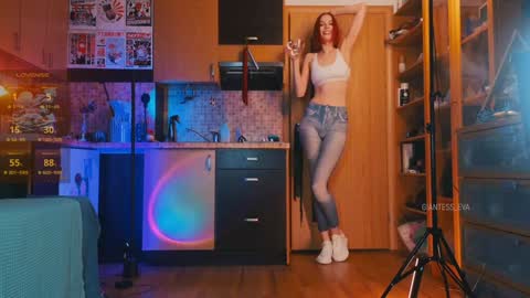 Snapshot of giantess_eva chatting on January 2025 05:53:01 PM Eva online show from January 2025 05:53:01 PM