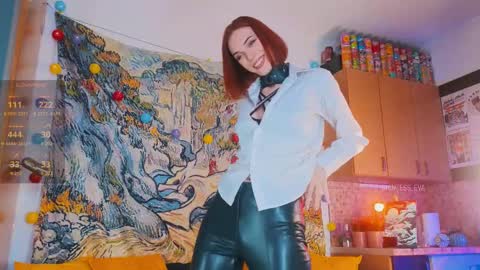 Snapshot of giantess_eva chatting on March 2025 12:21:01 AM Eva online show from March 2025 12:21:01 AM