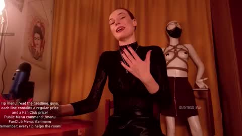 Snapshot of giantess_eva chatting on October 2025 05:03:01 PM Eva online show from October 2025 05:03:01 PM