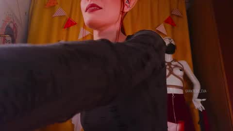 Snapshot of giantess_eva chatting on October 2025 05:15:02 PM Eva online show from October 2025 05:15:02 PM