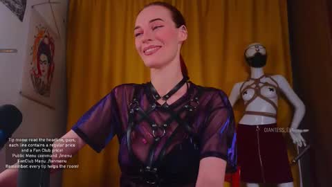 Snapshot of giantess_eva chatting on November 2025 05:31:01 PM Eva online show from November 2025 05:31:01 PM