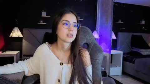 Snapshot of giapearl2 chatting on October 2025 12:30:02 PM Gia online show from October 2025 12:30:02 PM