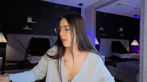 Snapshot of giapearl2 chatting on October 2025 02:18:02 PM Gia online show from October 2025 02:18:02 PM