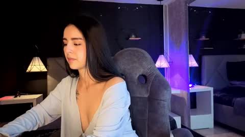 Snapshot of giapearl2 chatting on November 2025 04:44:02 AM Gia online show from November 2025 04:44:02 AM