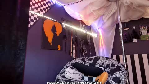 Snapshot of gigglemethis22 chatting on February 2026 09:21:01 PM Giggles online show from February 2026 09:21:01 PM