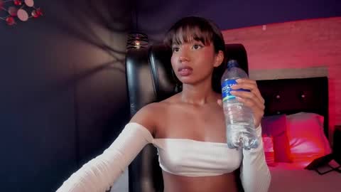 Snapshot of gigi_strawberry chatting on January 2025 05:09:01 AM GIGI online show from January 2025 05:09:01 AM