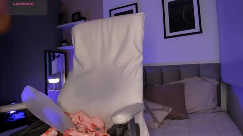 Snapshot of gigi_strawberry chatting on October 2025 04:59:01 AM GIGI online show from October 2025 04:59:01 AM