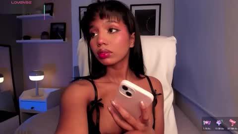 Snapshot of gigi_strawberry chatting on November 2025 05:18:02 AM GIGI online show from November 2025 05:18:02 AM