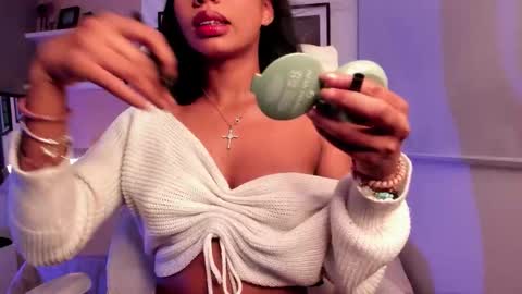 Snapshot of gigi_strawberry chatting on November 2025 04:33:02 AM GIGI online show from November 2025 04:33:02 AM