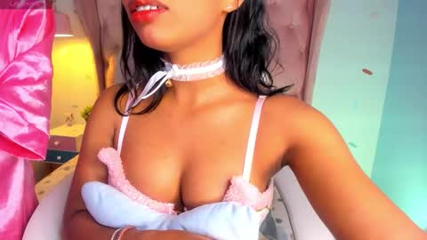 Snapshot of gigi_strawberry chatting on December 2025 06:10:01 AM GIGI online show from December 2025 06:10:01 AM