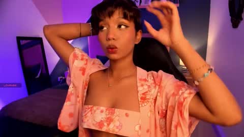 Snapshot of gigi_strawberry chatting on December 2025 01:23:02 AM GIGI online show from December 2025 01:23:02 AM