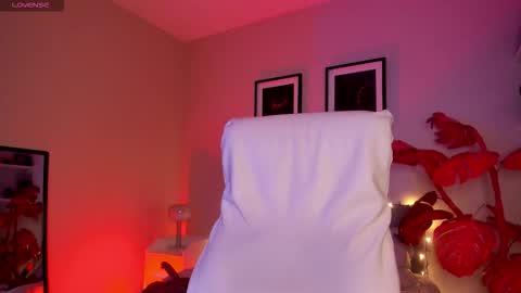 Snapshot of gigi_strawberry chatting on February 2026 05:34:02 AM GIGI online show from February 2026 05:34:02 AM