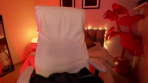 Snapshot of gigi_strawberry chatting on February 2026 05:36:01 AM GIGI online show from February 2026 05:36:01 AM