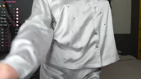 gigihadd online show from February 2025 01:21:01 PM