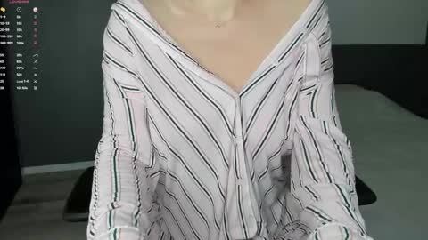 gigihadd online show from October 2025 01:50:01 PM