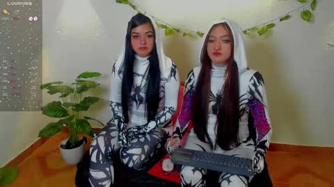 Snapshot of gigii_hadiidd chatting on December 2024 01:24:02 AM Gisel online show from December 2024 01:24:02 AM