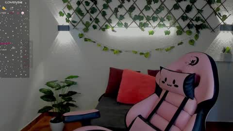 Snapshot of gigii_hadiidd chatting on December 2024 04:04:01 PM Gisel online show from December 2024 04:04:01 PM