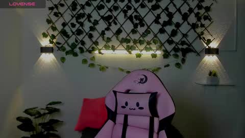 Snapshot of gigii_hadiidd chatting on December 2024 11:47:02 PM Gisel online show from December 2024 11:47:02 PM