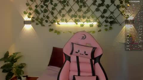 Snapshot of gigii_hadiidd chatting on January 2025 03:01:02 PM Gisel online show from January 2025 03:01:02 PM