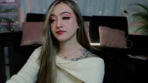 Snapshot of gigii_hadiidd chatting on February 2025 02:47:02 AM Gisel online show from February 2025 02:47:02 AM