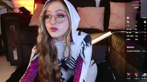 Snapshot of gigii_hadiidd chatting on February 2025 03:36:02 AM Gisel online show from February 2025 03:36:02 AM