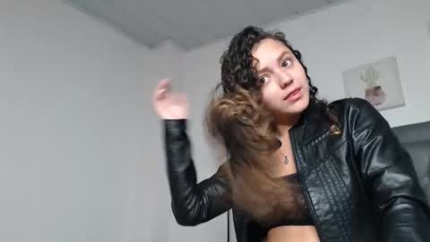 Giia  online show from November 2025 07:45:02 PM