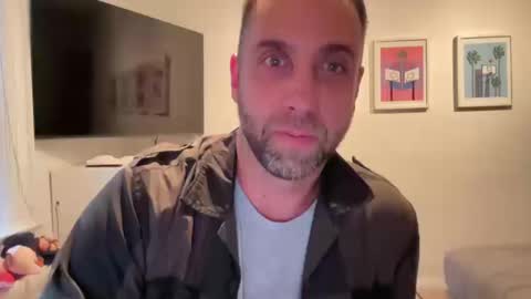 gilber10101 online show from October 2025 07:47:01 PM