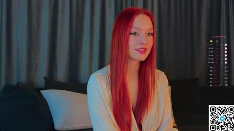 Snapshot of gildedkitten chatting on October 2025 06:04:01 PM Stacy online show from October 2025 06:04:01 PM