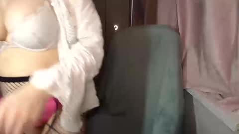 Snapshot of gillkelly chatting on November 2025 12:27:02 PM Gill Kelly online show from November 2025 12:27:02 PM