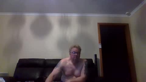 Snapshot of gimmmieoooo chatting on October 2025 09:10:01 AM gimmmieoooo online show from October 2025 09:10:01 AM