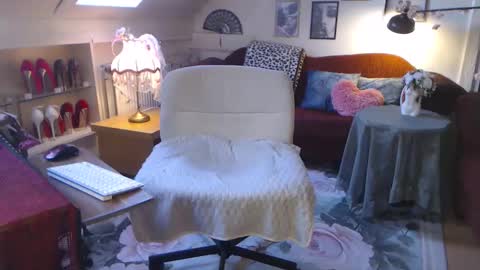 Gina online show from May 2026 06:04:02 PM