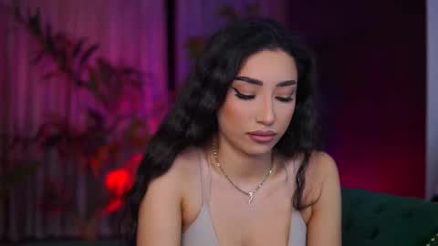 Gina online show from November 2025 07:48:02 PM