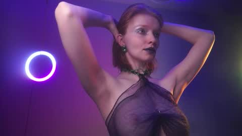        im expecting 350 thumbs up on my altar   online show from September 2025 10:13:01 PM